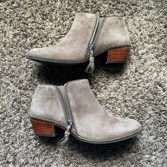 Vionic Serena Greige Water Resistant Suede Orthopedic Ankle Booties Size 9 EUC - Picture 3 of 11